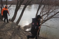 KARASU NEHRİ - Erzincan'da 37 Gündür Kayıp Adamın Bulunması İçin Kadavra Köpekleri De Arama Çalışmasına Katıldı