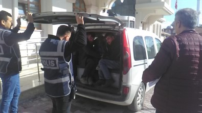 Hırsızlık Şüphelisinden Gazetecilere Açıklaması 'Cinayet Mi İşledik, Ne Çekiyorsunuz'