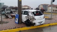 SAĞLIK EKİPLERİ - Konya'da Tır Otomobille Çarpıştı Açıklaması 1 Yaralı