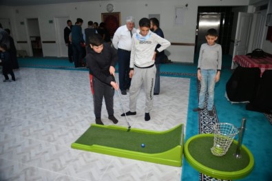 Kur'an Kursunda Öğrenciler İçin Kriket Ve Golf Etkinlikleri