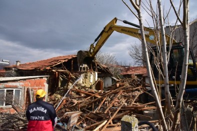 Manisa Valiliği Deprem Hasarının 4 İlçeye Ulaştığını Açıkladı