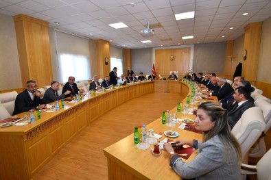 Rektör Yardım, Doğu Akdeniz Ve Enerji Stratejileri Konferansına Katıldı