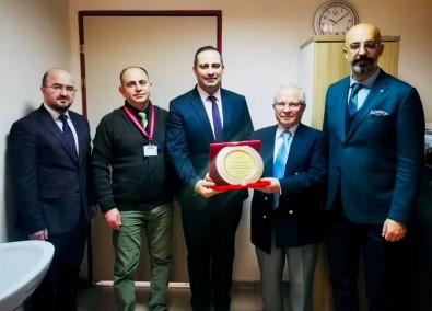 Sağlık Müdürü Erkan Hirik'ten Durkaya Ören'e Teşekkür Plaketi