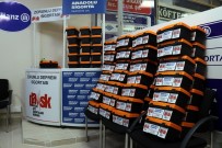 Sakaryalı Sigortacı Farkındalık İçin Vatandaşlara Ücretsiz Deprem Çantası Dağıttı