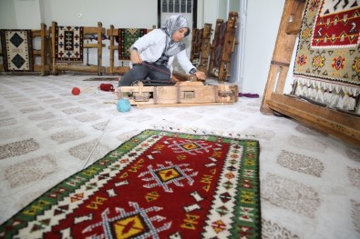 Şanlıurfa'da Kilim Dokuma Geleneği Gün Yüzüne Çıkartılıyor