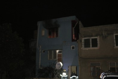 Sokak Ortasında Karısını Dövdü Sonra Evlerini Ateşe Verdi