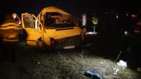 YAĞMURLU - Tosya'da Minibüs Takla Attı Açıklaması 3 Yaralı