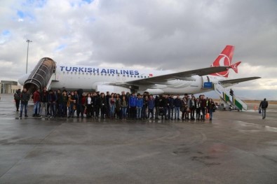 Tunceli'den 600 Öğrenci Uçakla İstanbul'a Gönderilecek