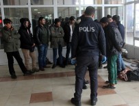 GÖÇMEN KAÇAKÇILIĞI - Adana'da 12 Kaçak Göçmen Yakalandı
