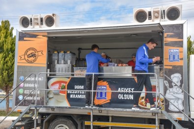 Başkan Atabay, Sporculara Sıcak Çorba İkram Etti