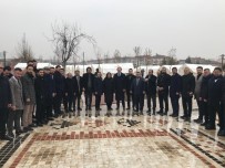 VALİ YARDIMCISI - Çelenk Depremzedeleri Yalnız Bırakmadı