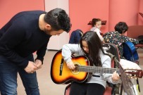 BAĞLAMA - Gölbaşı Belediyesi Kursları Müzik Tutkunlarını Ağırlıyor