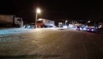 MUSTAFA GÜNEŞ - Gürün'de Karda Mahsur Kalan 200 Kişi İlçede Misafir Ediliyor