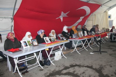 HDP Önündeki Ailelerin Evlat Nöbeti 151'İnci Gününde