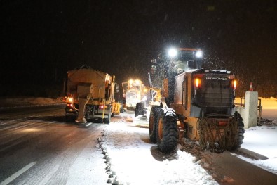 Kızıldağ Kar Ve Tipi Nedeniyle Araç Ulaşımına Kapandı