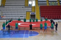 TÜRK BAYRAĞI - Manisa BBSK'lı Sporculardan Yunan Vekile Bayraklı Tepki