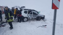 SAĞLIK EKİPLERİ - Muş'ta Trafik Kazası Açıklaması 7 Yaralı