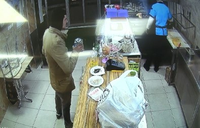 Saniyeler İçinde Sadaka Kutusunun Çalınması Güvenlik Kamerasında