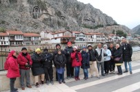 EMEKLİLİK - Singapurlu Turistler Amasya'ya Hayran Kaldı
