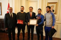ENGELLİ YÜZÜCÜ - Vali Çakır, Avrupa Şampiyonunu Tebrik Etti