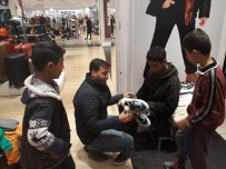 ABDULLAH ERIN - Vali Misafir Olduğu Çocuğun Evinde Ailenin Tüm İhtiyaçlarını Karşıladı