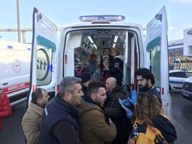 Yabancı Uyruklu Yolcuları Taşıyan Otobüs Tıra Çarptı Açıklaması 6 Yaralı