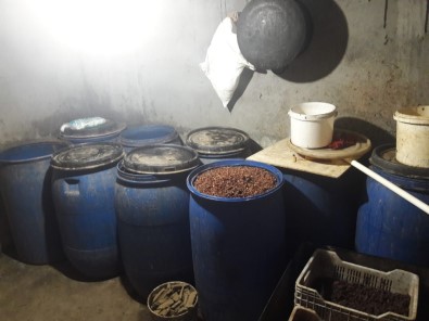 Adana'da Bin 255 Litre Kaçak İçki Ele Geçirildi