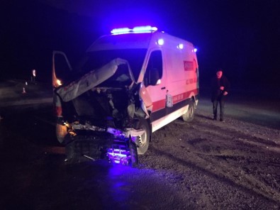 Ambulans İstinat Duvarına Çarptı Açıklaması 1 Yaralı