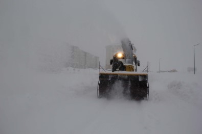Bitlis'te Kar Yağışı 70 Köy Yolunu Ulaşıma Kapattı