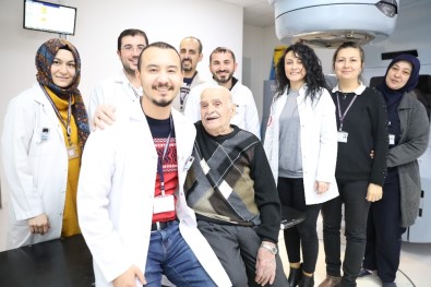 Kütahya'da 89 Yaşındaki Hasta Kanseri Yendi