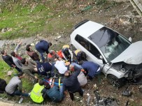 ŞEHİT ASKER - Otomobil Köprüden Düştü Açıklaması 2 Yaralı