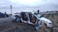 ÇADIRKENT - Yolcu Minibüsü İle Otomobil Çarpıştı Açıklaması 2 Ölü,  12 Yaralı
