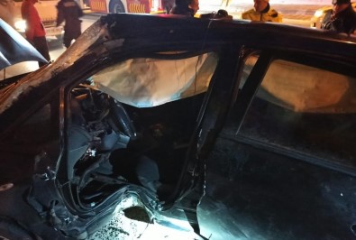 Ayvalık'ta Gönül Yolu Köprüsü'nde Trafik Kazası Açıklaması 2 Yaralı