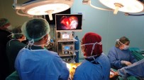 SAFRA KESESİ AMELİYATI - Endoskopik Kalp Operasyonu Türkiye'de İlk Kez Sakarya'da Gerçekleştirildi
