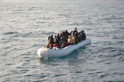 İzmir'de Bir Düzensiz Göçmen Operasyonu Daha