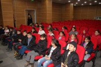 KIRTASİYE MALZEMESİ - Köy Çocukları Sinema İle Tanıştılar