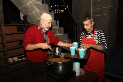 Sabah Namazında Cami Cemaatine Çorba İkram Edildi