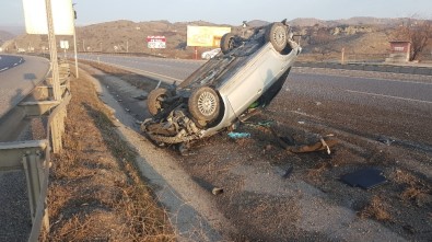 Takla Atan Otomobil Ters Devrildi Açıklaması 1'İ Çocuk, 3 Kişi Yaralandı