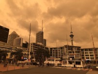 ORMAN YANGıNLARı - Yeni Zelanda'da Gökyüzü Turuncuya Döndü