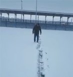 Yoğun Kar Yağışı Özvatan'da İki Futbol Maçını Erteletti Haberi