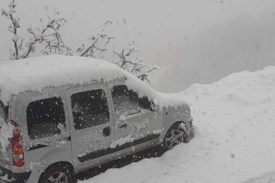 Alaşehir'de Kar Yağışı Etkili Oluyor