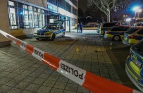 POLİS KARAKOLU - Almanya'da Bıçakla Polise Saldırmaya Çalışan Türk Öldürüldü