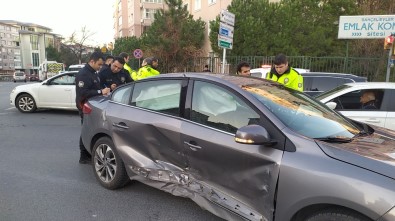 Bahçelievler'de İki Otomobil Çarpıştı Açıklaması 5 Yaralı