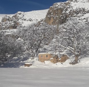 Beytüşşebap'ta Kar Yağışı Sonrası Kartpostallık Görüntüler Oluştu