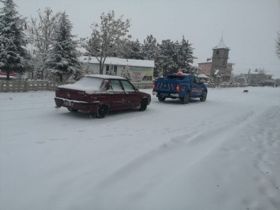 Bolvadin'de Kar Ve Tipi Nedeniyle Kapanan Köy Yolları Açıldı