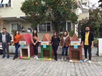 FARKıNDALıK - Burhaniye'de Üniversiteliler Hayvan Sevgisi Aşılıyor