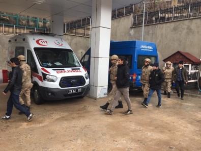 Elazığ'da Bir Minibüste 31 Kaçak Göçmen Yakalandı