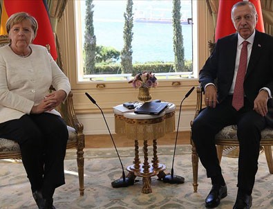 Erdoğan ile Merkel Libya ve Suriye'yi görüştü