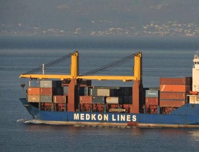 Fırtınaya yakalanan gemideki 6 konteyner denize düştü
