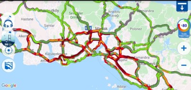 İstanbul'da yağışlı hava trafiği felç etti